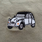 Ricamo Citroën 2CV bianco, primo piano