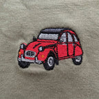 Ricamo Citroën 2CV rosso, primo piano