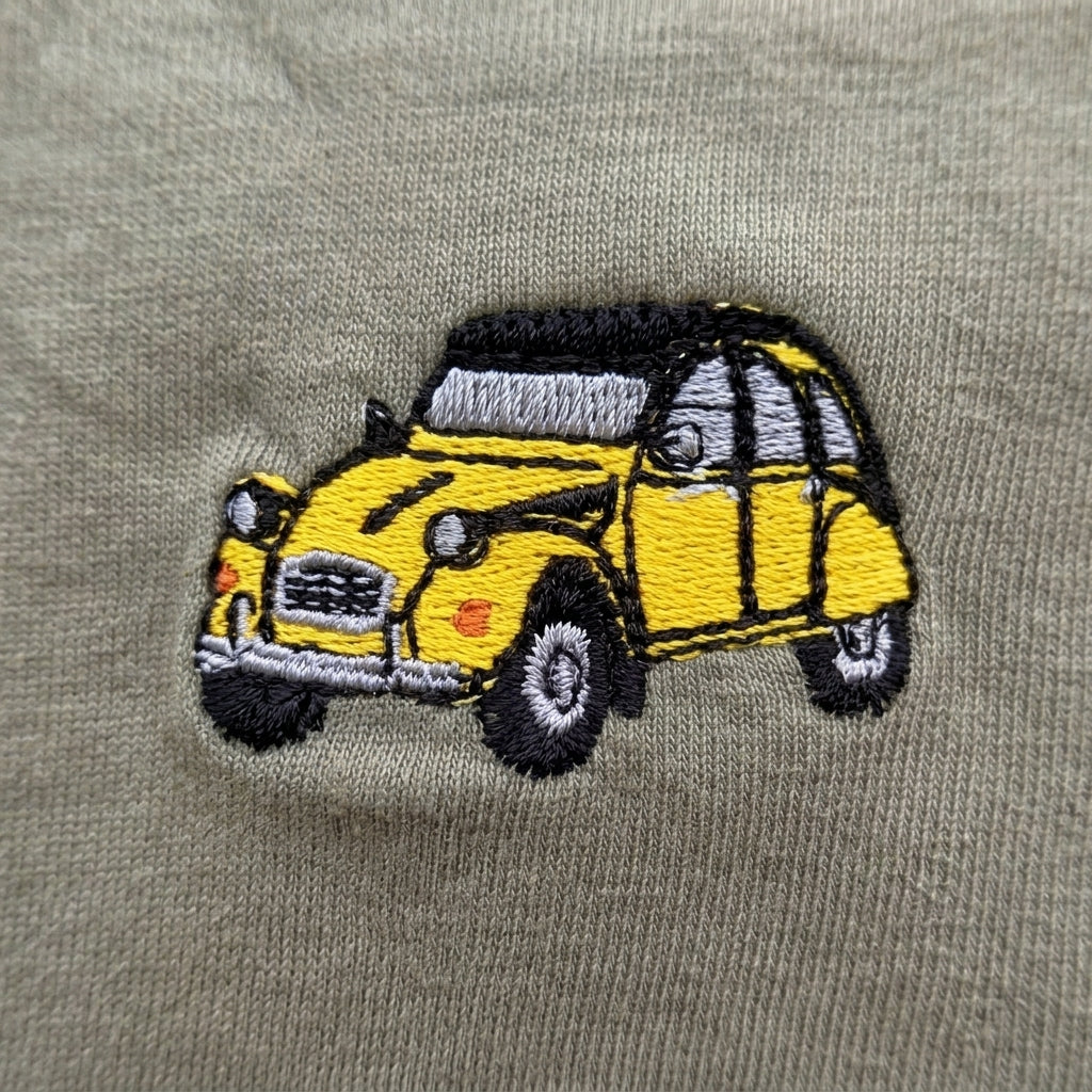 Gelbe Citroën-2CV-Stickerei, Nahaufnahme